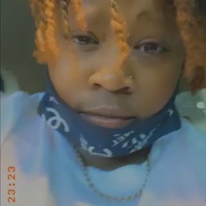 Meet your Posher, Yasmine